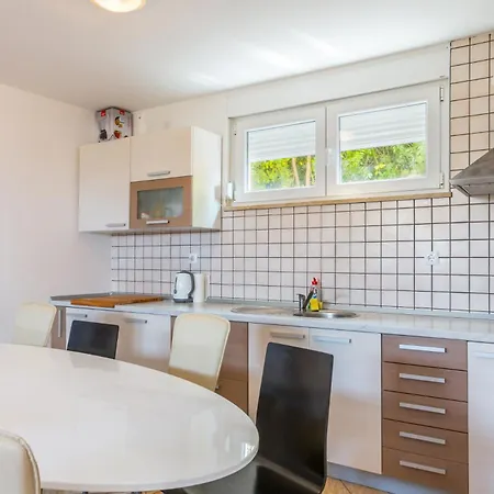 Ricardo Apartment