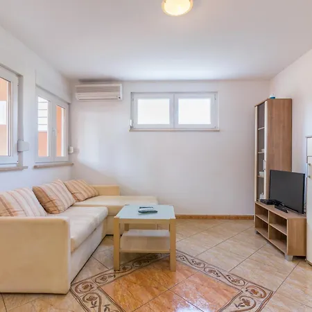 Ricardo Apartment
