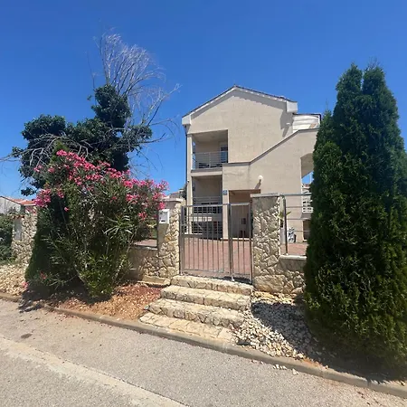 Apartament Ricardo *